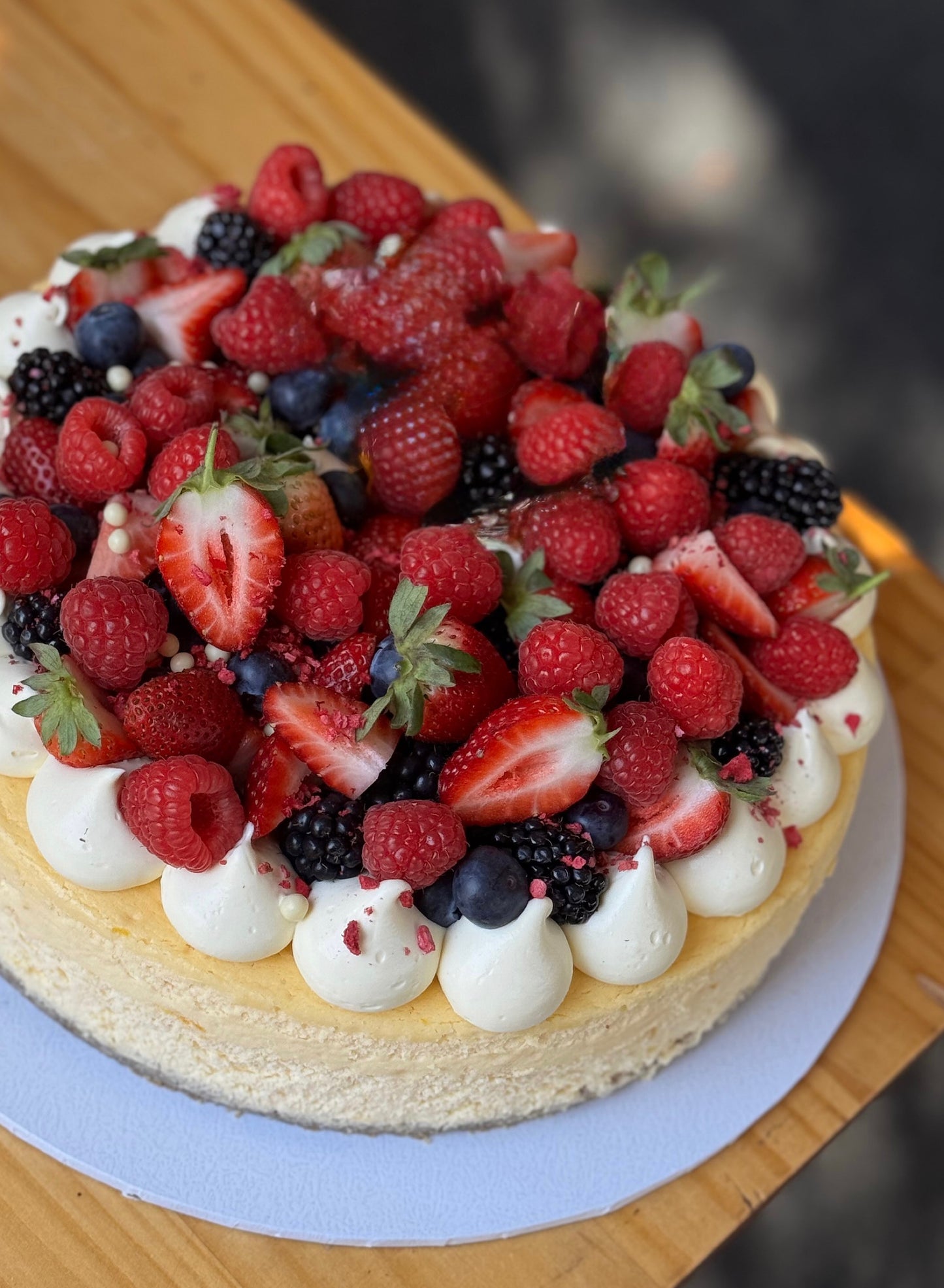 Baked lemon cheesecake